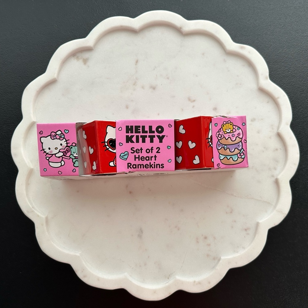 Hello Kitty Heart Ramekins Bakeware 2 Pack - Picture 3 of 4